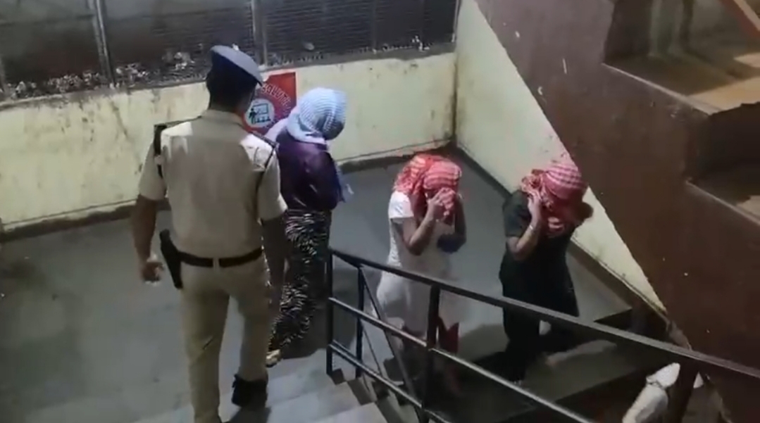 पटना में सेक्स रैकेट का भंडाफोड़, 10 युवतियां हिरासत में
